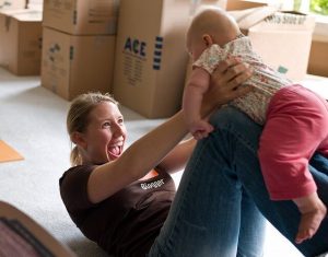 Stimuleer je baby door met hem te spelen