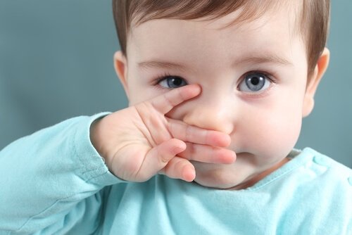 Hoe kun je gemakkelijk slijm uit het neusje van je baby verwijderen?