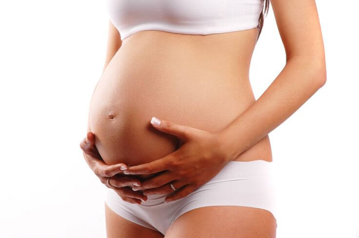 Schoonheidstips voor de buik van een zwangere vrouw