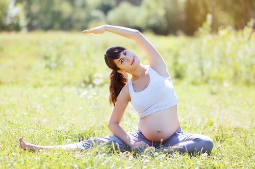 Yoga wordt aanbevolen om fit te blijven en een gezonde zwangerschap te bevorderen