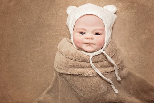 Baby met mutsje