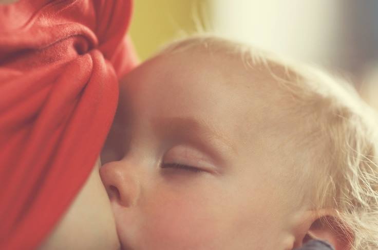 De manier waarop borstvoeding liefde laat zien tussen jou en je kind