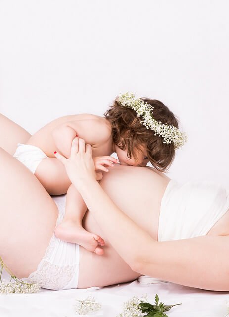 6 dingen die je baby gelukkig maken voor de geboorte zoals contact met andere gezinsleden
