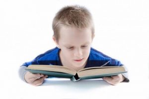 Gebruik van de Doman-methode om tijdens de vroege kinderjaren te leren lezen