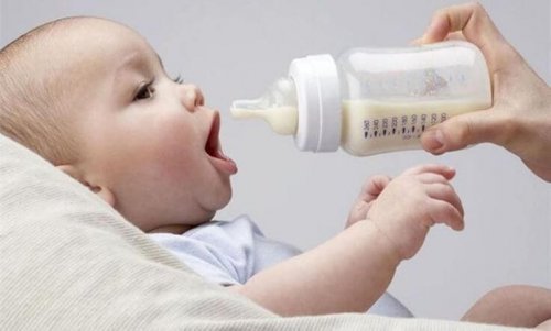 Flesje melk voor de baby