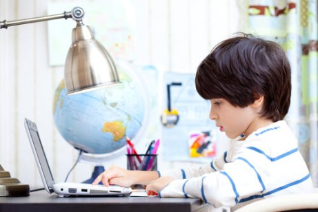 Om je kind te leren om zelfstandig te kunnen studeren moet je afleiding minimaliseren