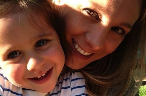 Moeder en kind lachen