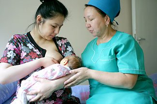 Redenen om baby borstvoeding te geven
