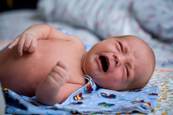 Moro-reflex: huilende baby