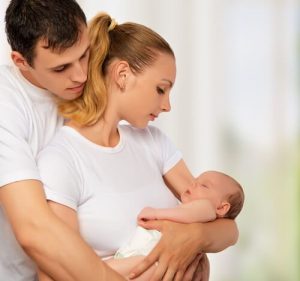 De liefde tussen de ouders versterkt bij komst van baby