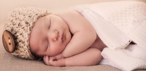 7 tips om je baby te helpen de nacht door te slapen