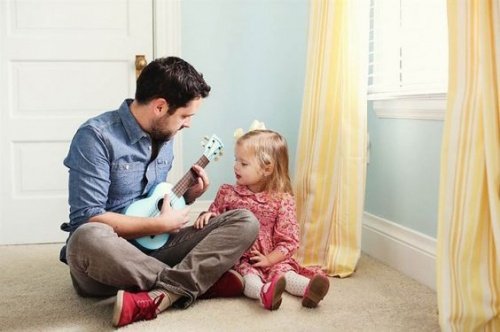 Vader leert dochter ukelele spelen