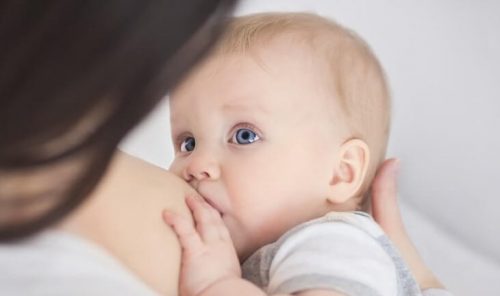 Oogcontact tijdens de borstvoeding; een magisch moment