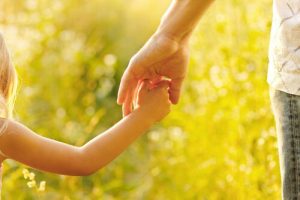 Moederschap gaat over het begeleiden en opvoeden