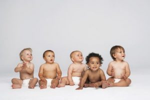Testen om de motoriek van je baby van maand tot maand te evalueren