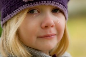 Manieren waarop je het zelfvertrouwen van je kind naar beneden haalt