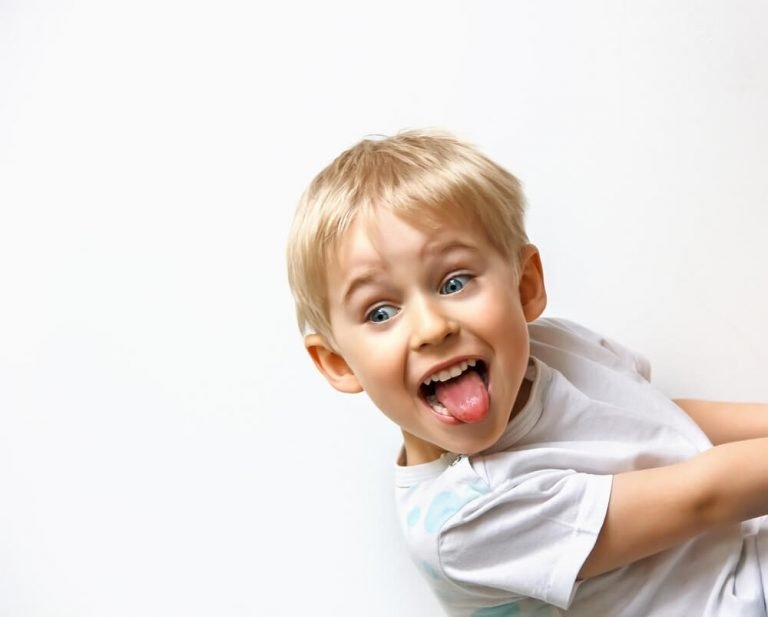 Kinderen misdragen zich als mama in de buurt is