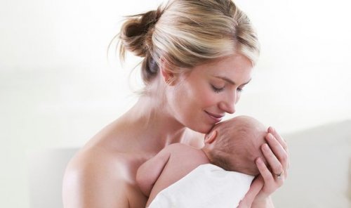 Moederliefde, ruikt aan kind