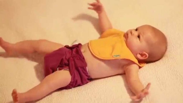 Moro-reflex: uitgestrekte armen