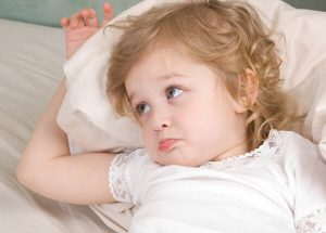 Waarom vragen kinderen om water als ze eenmaal in bed liggen?