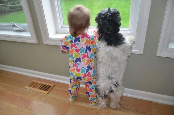 Samen wachten op mama en papa
