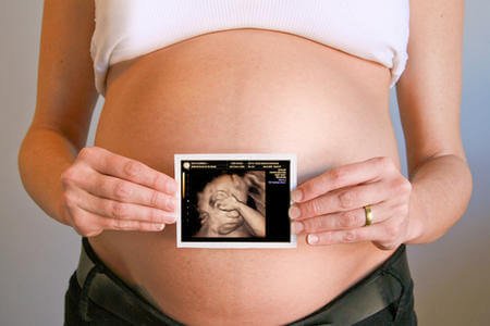Foetus voelt verdriet in baarmoeder