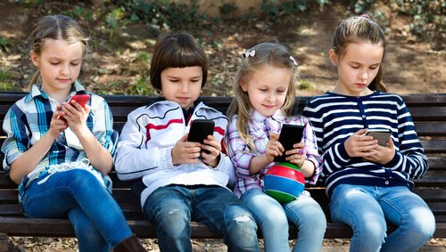 8 redenen waarom kinderen jonger dan 12 geen smartphones zouden moeten gebruiken