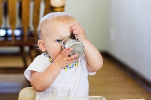 Wanneer is het juiste moment om je baby water te geven?