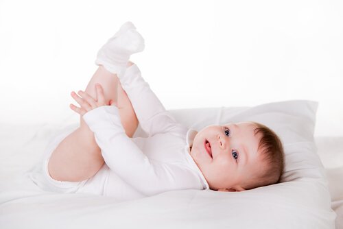 Baby op een kussen