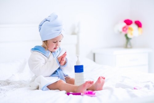 Gebruik producten om de huid van je kind minstens twee keer per dag te hydrateren. 