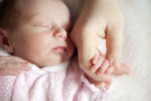 Waarom is het wassen van de handen belangrijk als je met baby's omgaat?