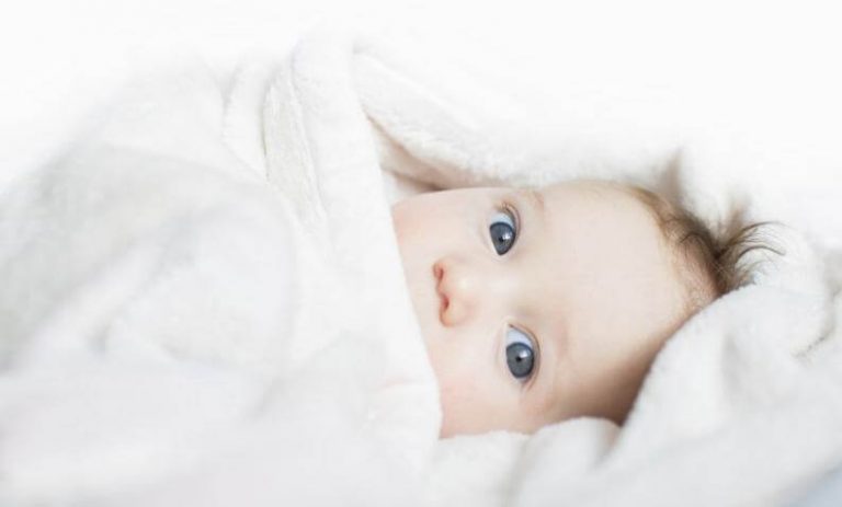 4 tips over wat je een pasgeborene aan moet trekken