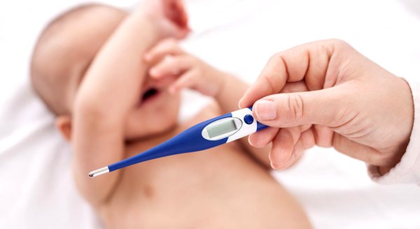 Wat te doen als je kind stopt met ademen: temperatuur opnemen