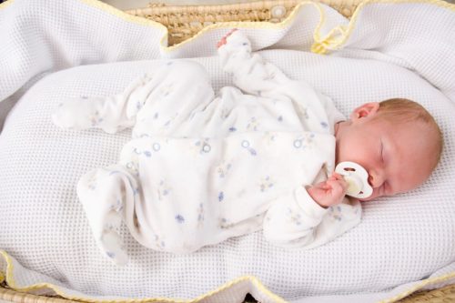 Tips om je baby veilig te laten slapen
