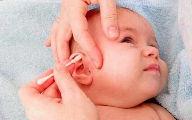 Oorontstekingen bij baby's: let op met wattenstaafjes