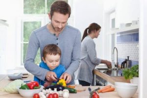 Ik help mijn vrouw niet, we delen verantwoordelijkheden