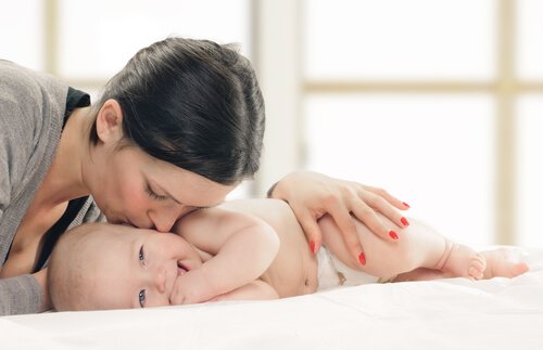 Een liefdevolle band smeden met je baby door communicatie