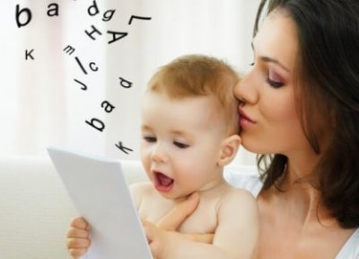 De negende levensmaand van een baby