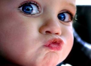 Kinderen hebben het recht om niet te kussen als ze dat niet willen