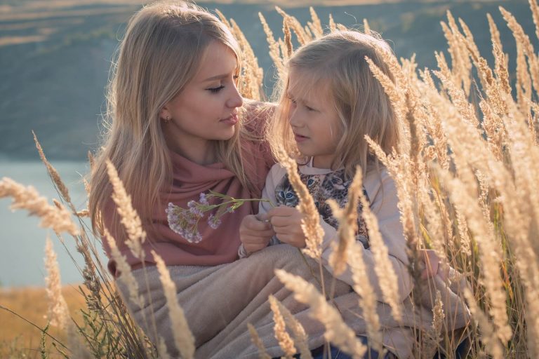Tantes zo belangrijk zijn Tante en nichtje in de natuur