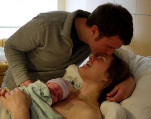 Wanneer is een keizersnee of een natuurlijke bevalling beter?