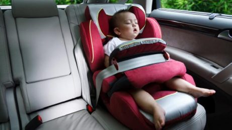 Baby veilig in een autozitje