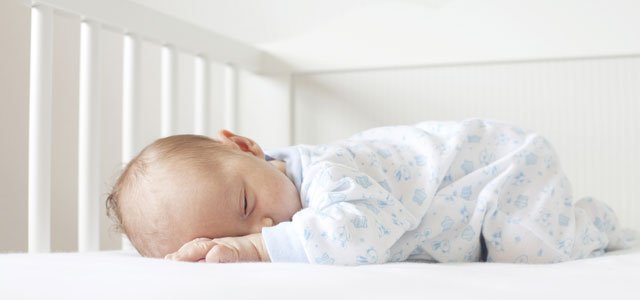 Baby in wieg