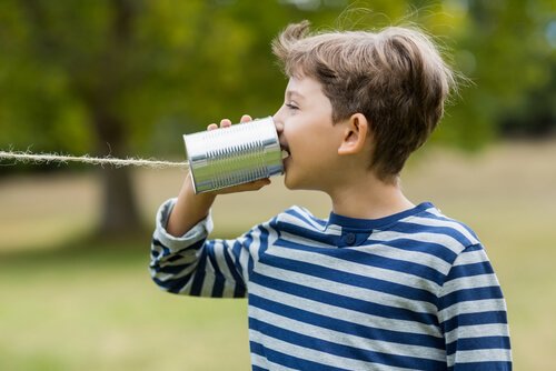 Tegen zichzelf praten met een trommel