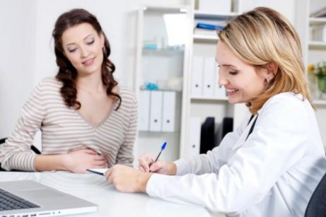 Vrouw bij dokter