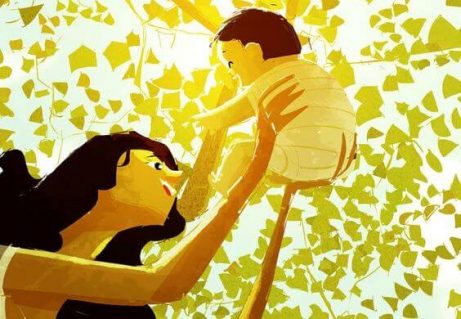 Moeder houdt haar liefste kind in de lucht