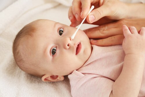Nasale hygiëne met wattenstaafje