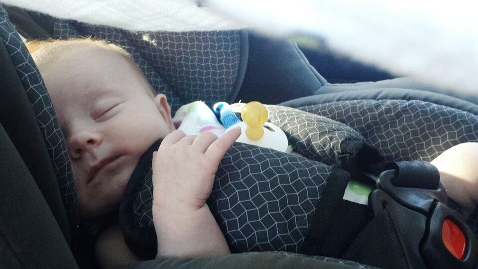 Tips voor het reizen met je pasgeboren baby
