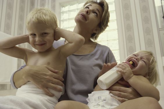 Waarom beleven moeders meer stress?