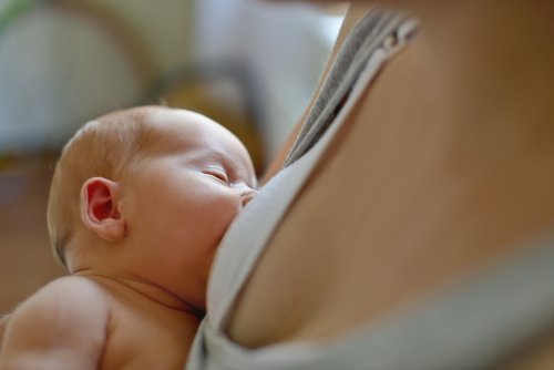Baby borstvoeding geven